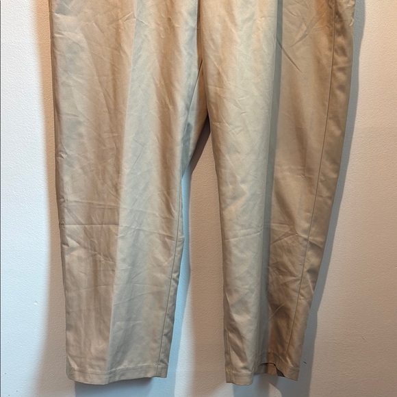 Amazon Essentials 42 x 29 Classic Fit Expandable Waist Flat Front Dress Pant - Picture 3 of 12